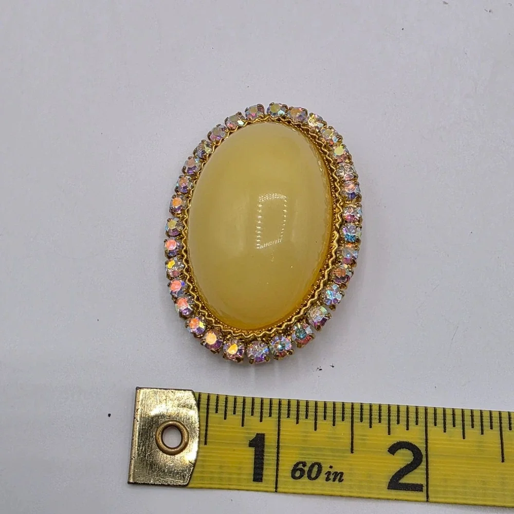 Vintage Oval Yellow Cabochon Brooch Aurora Borealis Rhinestones‎ Pin Glamorous